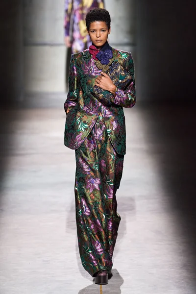 Look 44
